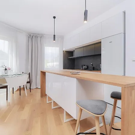 Two Level 2waters By Renters Apartment *