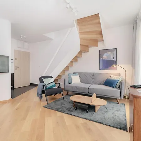 Two Level 2waters By Renters