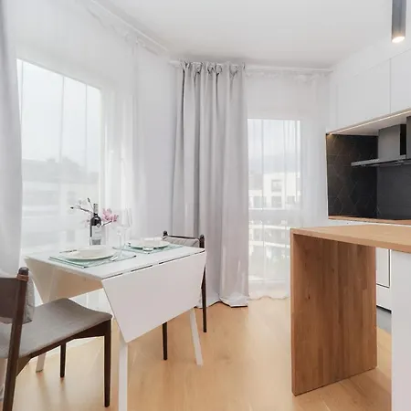 Two Level 2waters By Renters Apartment