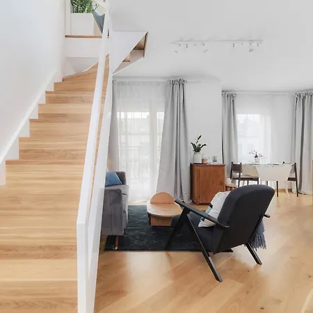 Two Level 2waters By Renters *